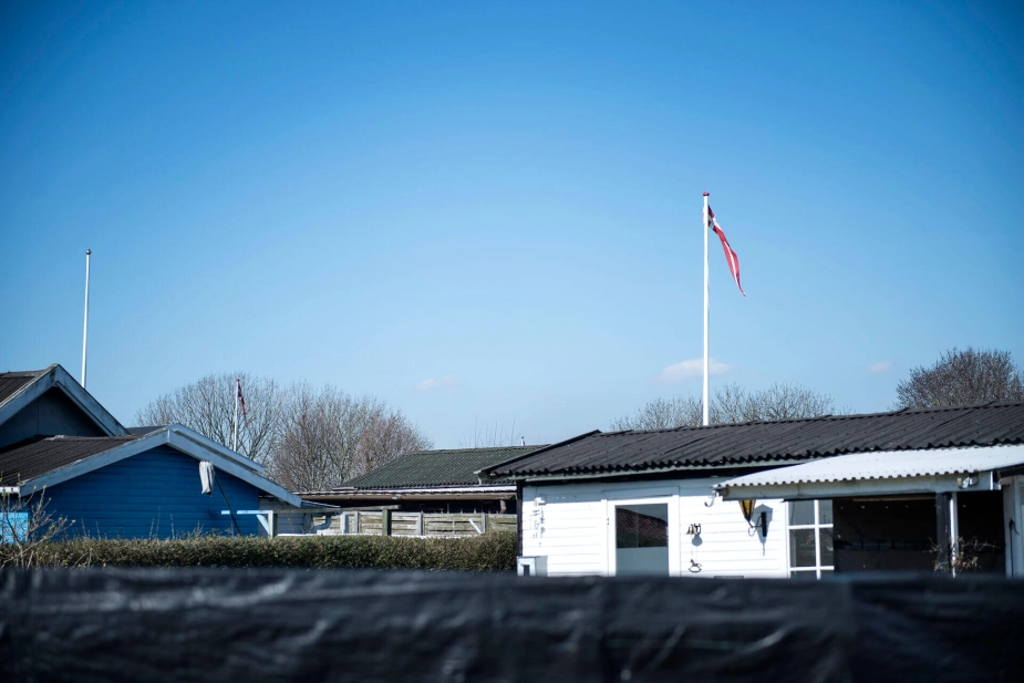 Ifølge Vejle Kommunes nye lokalplaner, der blev vedtaget i januar 2024, må der bygges 50 kvadratmeter hus og op til 30 kvadratmeter anneks, udhuse og lignende.