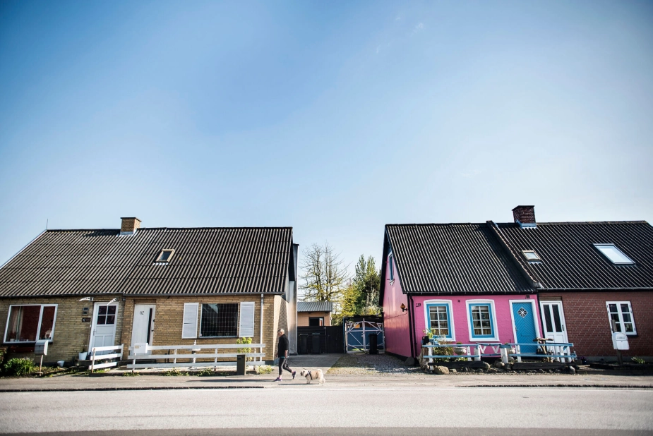 Selvom der på billedet her ganske vist er en vis afstand mellem de to huse her i Nakskov, så der ikke så langt mellem dem, at Lolland Kommune har udsigt til mere udligning efter kriteriet for nedgang i befolkningen.