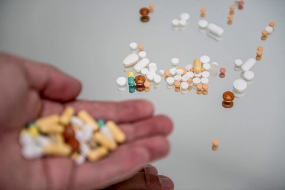 Langeland Kommune har alt fra dosisdispenseret medicin til rengøring i kikkerten, når de skal finde besparelser på ældreområdet i kommunen.