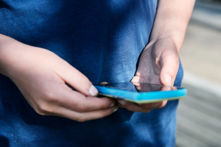 Forbuddet mod mobiltelefoner og andre skærme skal gælde for indskolingen.