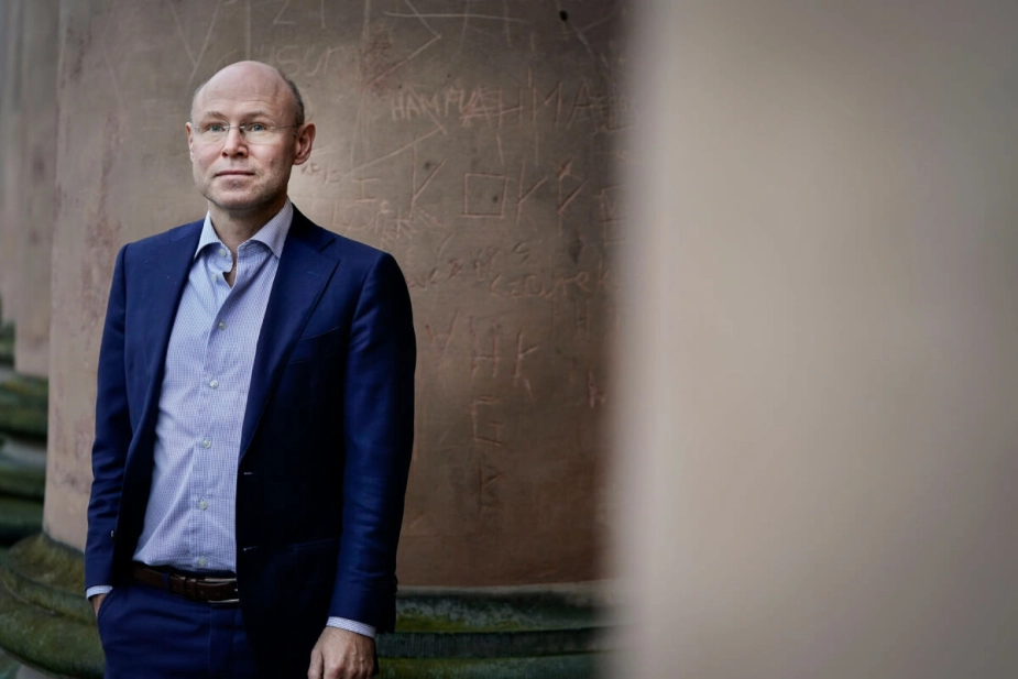 Ankestyrelsen tager fejl, når den betragter servicelovens §102 som en kan-paragraf, mener Folketingets Ombudsmand, Niels Fenger.