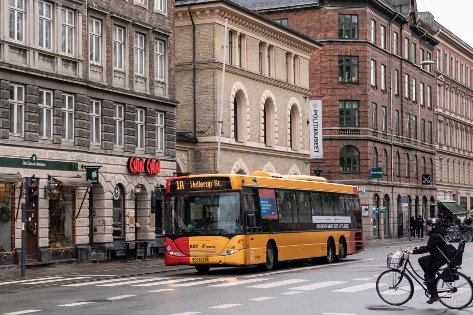 Spilreklamer på Movias busser kan snart blive fortid. (Arkivfoto).