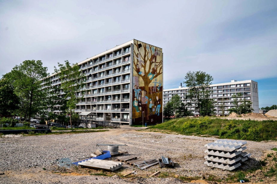 Gellerupparken er på Social- og boligministeriets liste over parallelsamfund. Aarhus Kommune har afventet dommen, før man har villet gå videre med at rive boligblokke ned som led i en milliardombygning, der skal få området af listen.