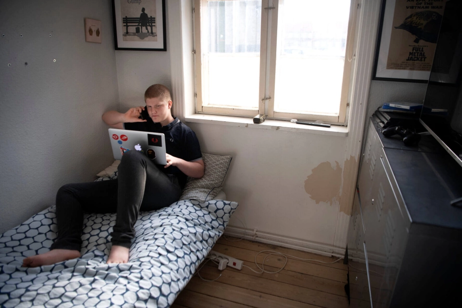 Fotoet er fra tiden under corona, hvor mange elever var hjemme og modtog onlineundervisning.