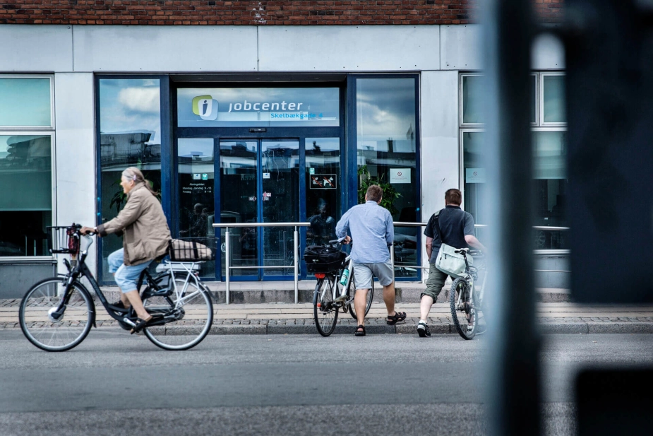 Beskæftigelsen fortsætter op og steg i juni med 2300 personer.
