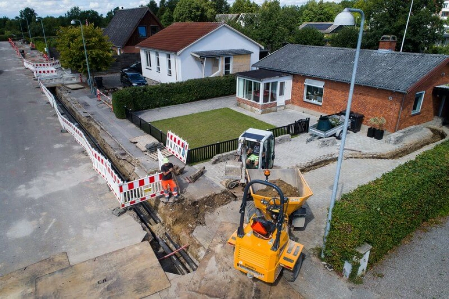 Udrulningen af fjernvarme er fortsat i fuld gang, men inden for det seneste år har fjernvarmeselskaberne fået vanskeligere ved at opnå tilslutning til at konvertere gasfyr til fjernvarme.