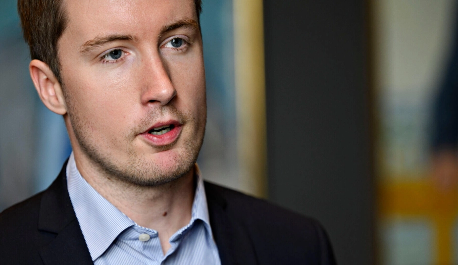 Børne-, ældre- og boligminister Jacob Mark (SF) vil ikke tvinge nogen plejehjem til at deltage i brugertilfredshedsundersøgelsen, siger han i interview med NB-Ældre.