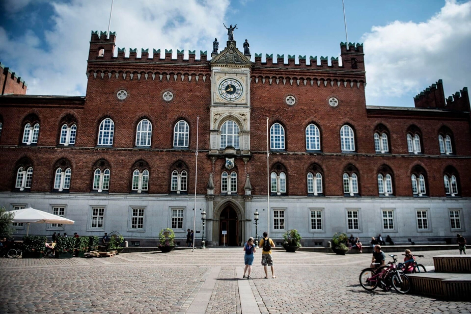 Byrådsmedlem Reza Javid (EL) vil styrke borgerrådgiverfunktionen med nyt udvalg.