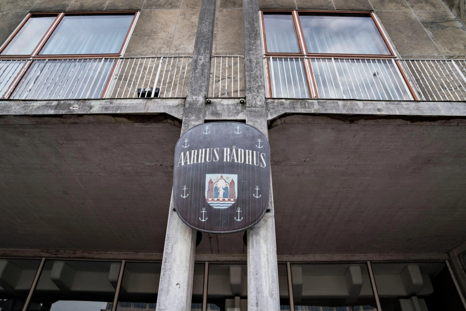 I foråret gennemførte politikerne i Aarhus Kommune ellers en række besparelser med deres omstillingsplan, hvor der blev fundet 305 millioner kroner.