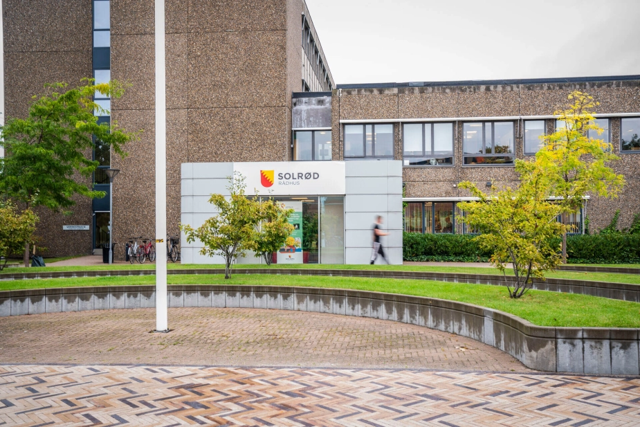 Solrød Kommune har valgt at udskyde pleje- og omsorgsforløb til 1. jan 2026.