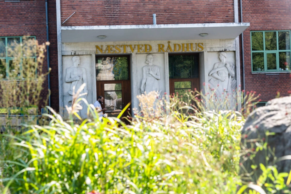 Næstved topper listen af kommuner, der allerede ved første økonomiopfølgning har overskredet budgetterne markant. En analyse skal nu kortlægge hvorfor.
