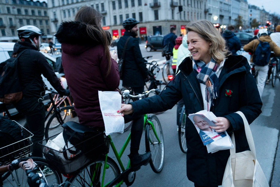 Rådgivere mener, at kandidaterne i højere grad skal ud og møde vælgerne. Sådan så det ud, da daværende overborgmesterkandidat Sophie Hæstorp Andersen førte valgkamp i København ved KV21. (Arkivfoto.)