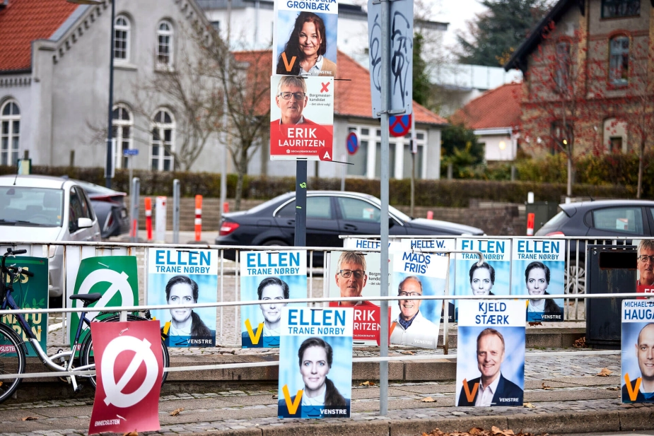 Ophængning af valgplakterne til KV25 nærmer sig. Fra den 25. oktober klokken 12 og frem til den 26. november må der hænges plakater op.