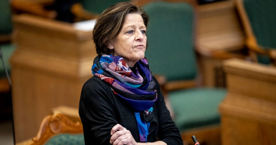 "Det her handler om mennesker, der flytter deres liv hertil. Derfor bliver vi nødt til at tage stilling til, om vilkårene er rimelige, og om vi reelt tager ansvar for dem, vi inviterer til Danmark," siger ældreordfører Kirsten Normann Andersen (SF).