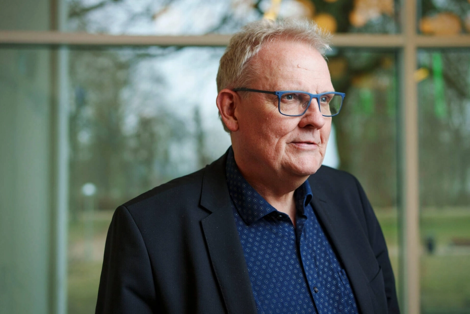 "Når borgernes forventninger vokser, og ressourcerne er under pres, skal vi bruge teknologi, der frigør tid og skaber værdi – som vi blandt andet ser, at AI har potentiale til," siger Steen Christiansen (S), formand for Arbejdsmarkeds- og Borgerserviceudvalget i KL.