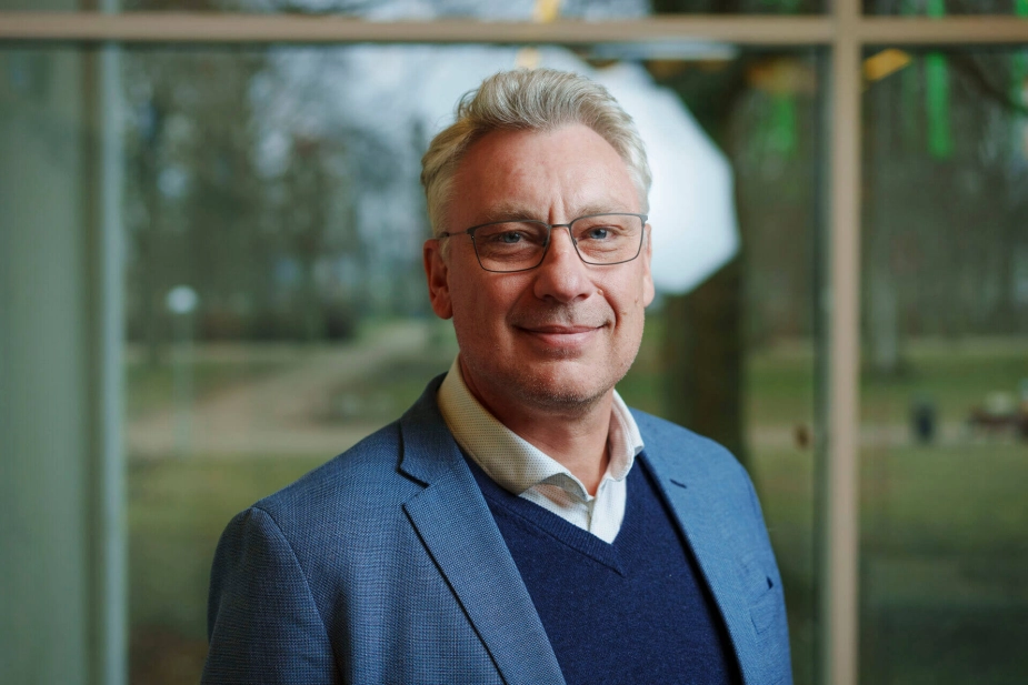 Holger Schou Rasmussen (S), borgmester i Lolland Kommune, står til at miste penge på selvbudgettering i 2025. Han er frustreret over, at KL og regeringen ikke har løst problematikken, da den opstod for halvandet år siden.