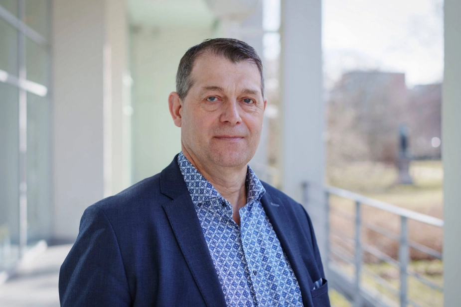 Ikast-Brande-borgmester Ib Lauritsen har anbefalet sit byråd at sætte alle VE-projekter på pause valgperioden ud. Et flertal traf beslutningen 28. april, hvilket bl.a. sår tvivl om etableringen af ni vindmøller, som var i sidste planlægningsfase.