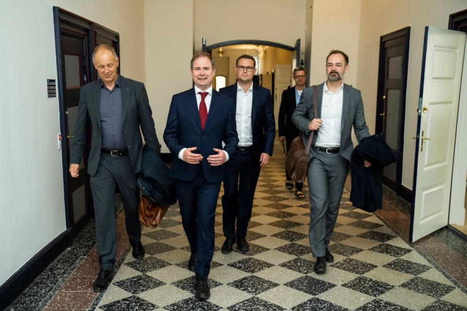 KL's repræsentanter og finansministeren i forbindelse med økonomiforhandlingerne for 2023.