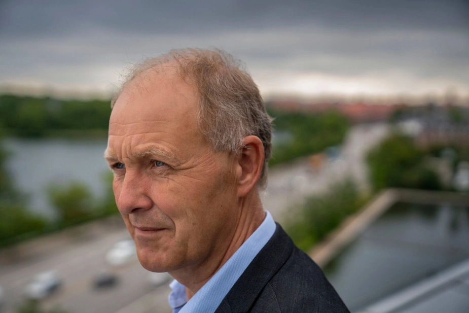 "Det er store projekter, der tager tid at anlægge. Det er derfor vigtigt, at midlerne og modellen rammer rigtig og gør, at kommunerne kan komme videre. Vi ser frem til at gå i dialog med regeringen om forslaget," siger KL-formand, Martin Damm.
