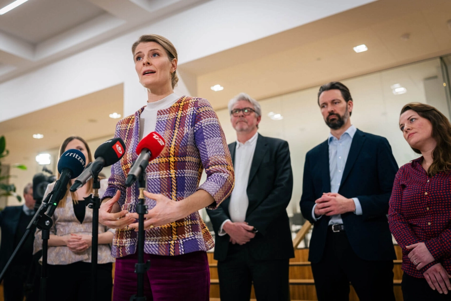 Beskæftigelsesminister Ane Halsboe-Jørgensen (S) ønsker ikke at kommentere kritikken af regeringens manglende digitalisering af a-kassernes kontaktforløb, som ifølge Krifa og Ase kan spare op mod fire milliarder kroner over ti år.
