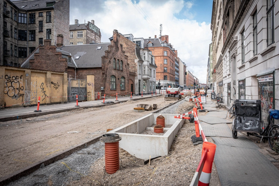 I 2023 var det Rantzausgade på Nørrebro i København, som blev fornyet med skybrudssikring. Ligesom de fem nye projekter, blev Rantzausgade ramt af forsinkelser og fordyrelser.