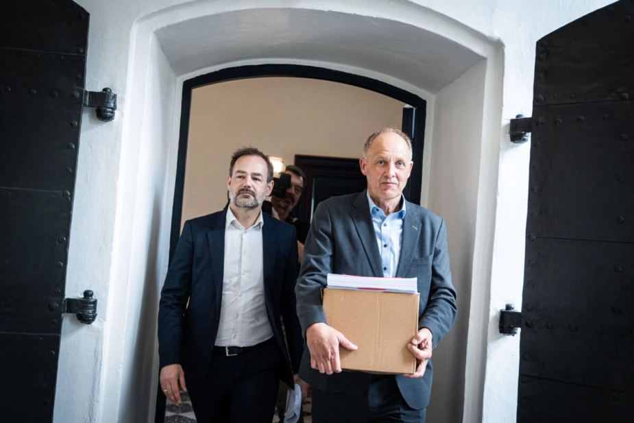 Formand i KL Martin Damm (V) og næstformand Jacob Bundsgaard Johansen (S) møder pressen forud for sættemøde med Kommunernes Landsforening om økonomiaftalen for 2024 i Finansministeriet onsdag den 3. maj 2023.