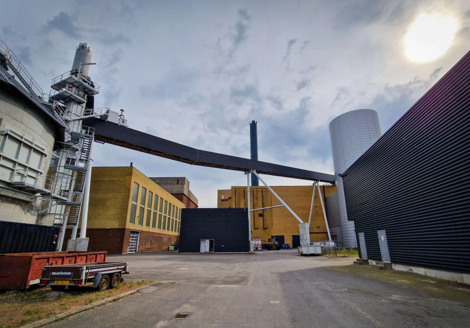 Bornholms Energi & Forsyning er et multiforsyningsselskab med selskaber inden for elproduktion, spildevand, drikkevand, fjernvarme, elhandel og vedvarende energi. 6 ud af 12 bestyrelsesmedlemmer er politisk udpegede.