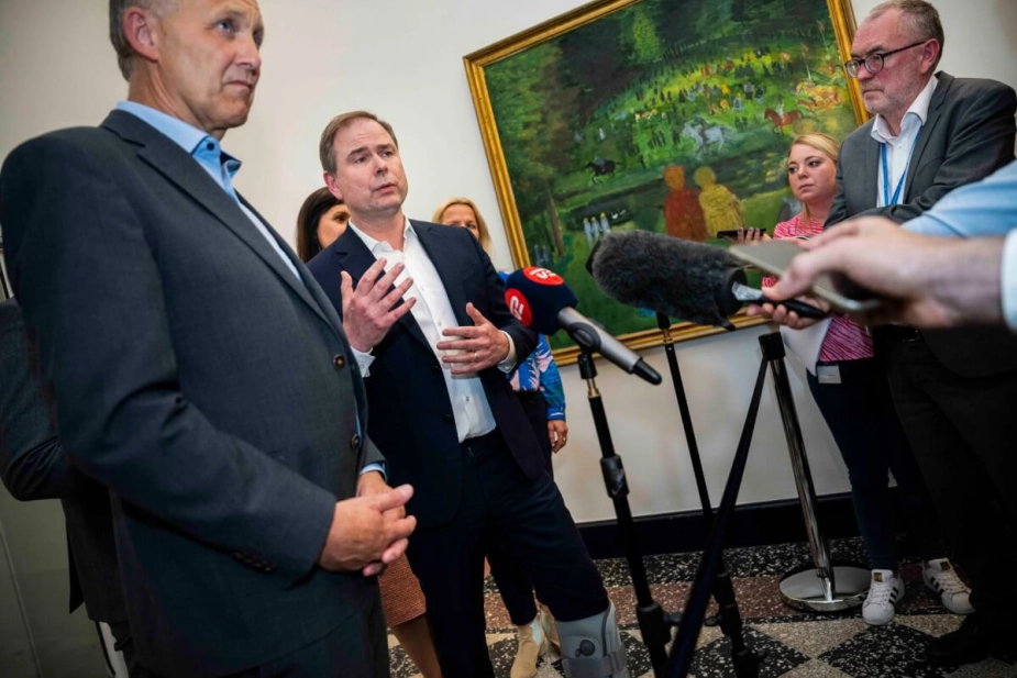 I maj 2023 præsenterede KL-formand Martin Damm (V) og finansminister Nicolai Wammen (S) sammen økonomiaftalen, der gælder for kommunerne i 2024. Næste forhandlinger kan finde sted i lyset af skærpede krav fra kommunerne om kontante forbedringer.