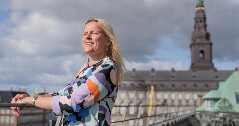 "Lars Løkke Rasmussen har kaldt ældrereformen for en "stille revolution". Det er en præcis beskrivelse. Og som alle gode revolutioner begynder den ikke med et brag – men med en bevægelse blandt de fremsynede, de modige og de, der vil mere," skriver ældreminister Mette Kierkgaard.