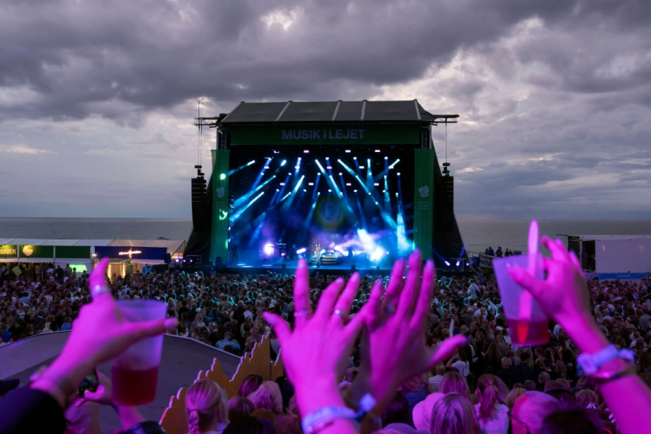 Musik i Lejet har været afviklet siden 2009 på stranden i Tisvildeleje, selvom Gribskov Kommune aldrig ikke har meddelt landzonetilladelse til arrangørerne eller opdateret lokalplanen.