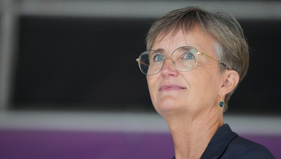 Dorte West (V), formand for KL's Sundheds- og Ældreudvalg, ser positivt på regeringens ambitioner om en langsigtet rekrutteringsplan og en større udbredelse af velfærdsteknologi på ældreområdet.