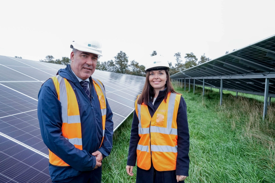 Klima-, energi- og forsyningsminister Lars Aagaard (M) præsenterede regeringens udspil til mere energi fra sol og vind på land på et pressemøde i oktober 2023 sammen med daværende minister for landdistrikter Louise Schack Elholm (V). De nye tiltag blev udlagt som et "stort skridt på vejen mod en firedobling af strøm fra sol og vind på land".