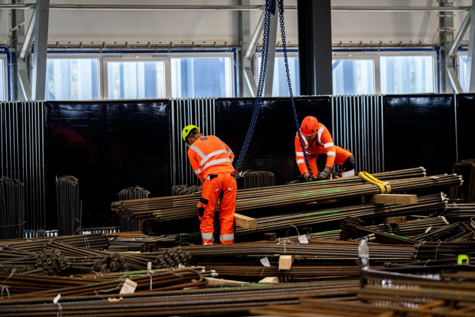 Beskæftigelsen steg i august til det højeste niveau nogensinde med over 3,06 mio. lønmodtagere. Men fyringsrunder hos giganter som Novo Nordisk og Ørsted kan snart mærkes på arbejdsmarkedet.