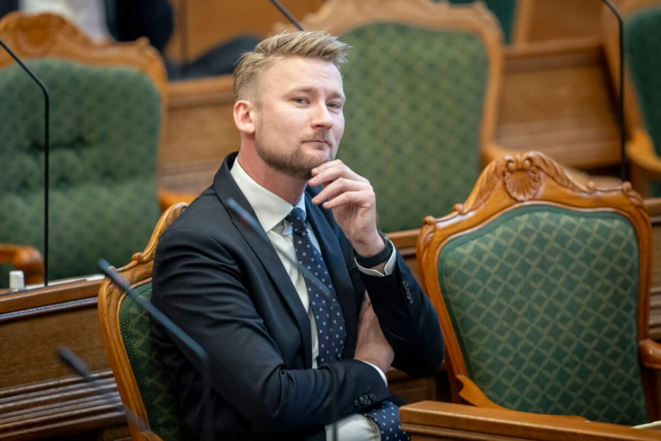 Peter Kofod, Dansk Folkepartis gruppeformand, foreslår at gennemføre en folkeafstemning, hvor danskerne bliver spurgt, om de foretrækker deres nuværende kommune eller kommunen, som den så ud indtil strukturreformen i 2007.