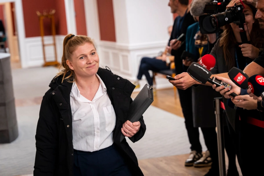 Rosa Eriksen rejser kritik af økonomiaftalens regelforenklinger. Hun åbner også for at flytte det specialiserede socialområde.