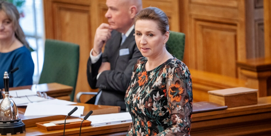 Mette Frederiksen (S) er har sat turbo på afstemningsknappen, når det kommer til at tredjebehandle nye forslag under SVM-regeringen. I hvert fald hvis man sammenligner hendes første statsministerår i S-regeringen med det første år i SVM-regeringen.