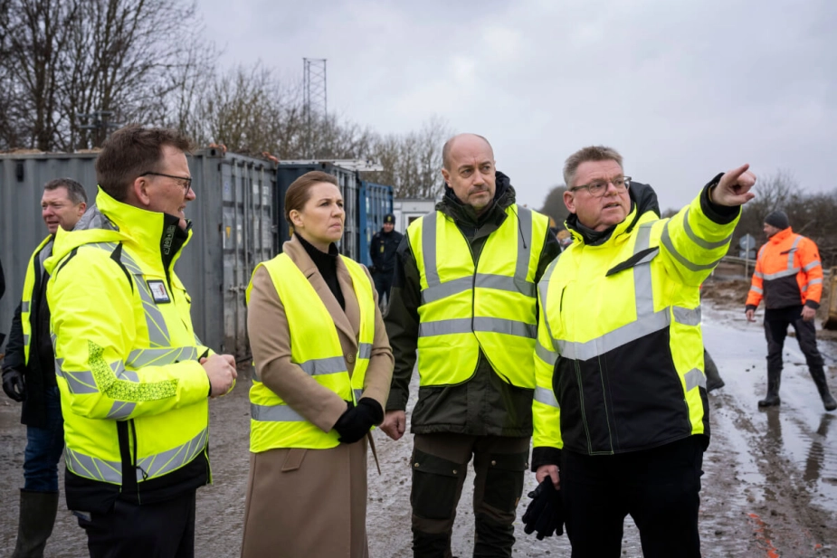 Statsminister Mette Frederiksen (S) og miljøminister Magnus Heunicke (S) besøger sammen med borgmester Torben Hansen (S) og kommunaldirektør Jesper Kaas Schmidt Nordic Waste ved Ølst, Randers mandag den 22. januar 2024.