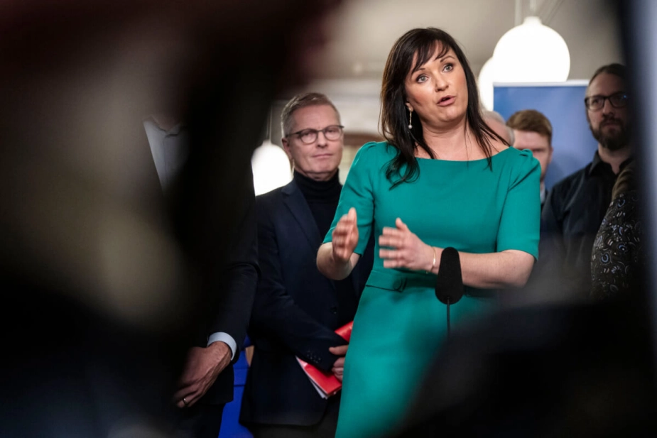 "Da der er tale om etablering af et nyt kommunalt lettilgængeligt behandlingstilbud, er det forbundet med en vis usikkerhed," siger indenrigs- og sundhedsministeren.