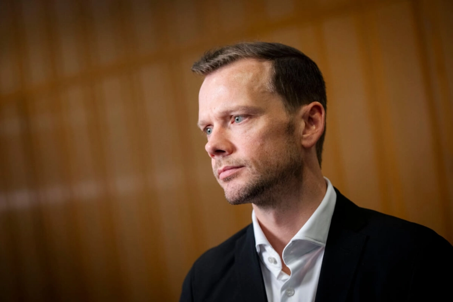 Justitsminister Peter Hummelgaard (S) er "rigtig nervøs og bange" for, at "vi står ved foden af et bjerg, som kan udvikle sig til en egentlig opioidkrise".