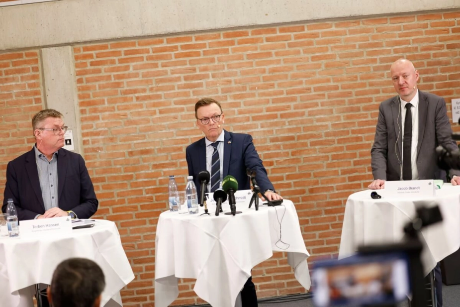 Randers-borgmester Torben Hansen (S), kommunaldirektør Jesper Kaas Schmidt og Jacob Brandt fra Codex Advokaterne redegjorde på et pressemøde tirsdag for kommunens eget ansvar i forbindelse med miljøgodkendelser til Nordic Waste og tilsynet af den nu konkursramte virksomhed.