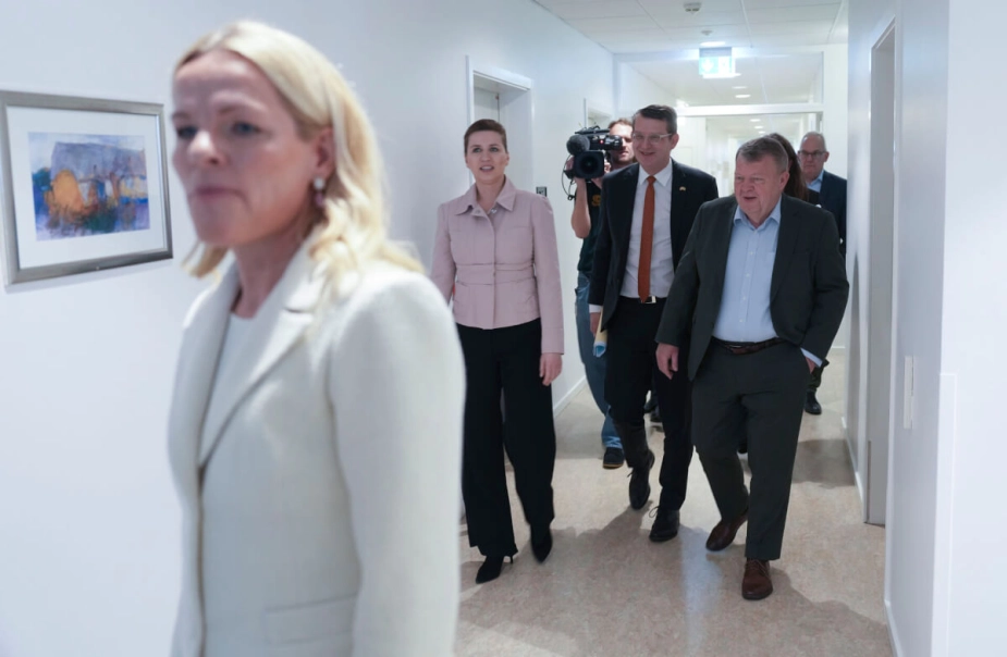 Ældreminister Mette Kierkgaard (M) sammen med regeringstoppen statsminister Mette Frederiksen (S), forsvarsminister Troels Lund Poulsen (V) og udenrigsminister Lars Løkke Rasmussen (M) til præsentationen af regeringens ældreudspil i Kolding i januar tidligere på året.