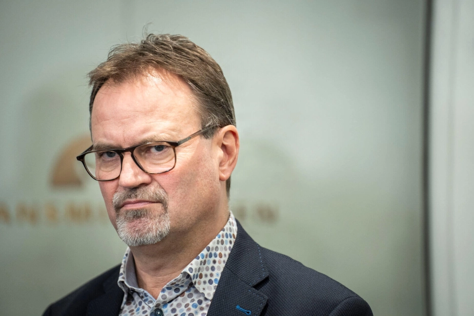 Arbejdsmiljøet i skolerne skal ifølge formand for Danmarks Lærerforening, Gordon Ørskov Madsen, forbedres markant, hvis folkeskolen skal kunne tiltrække og fastholde dygtige lærere.