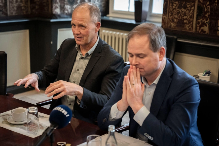 KL-formand Martin Damm regner med, at KL og regeringen er enige om at få styr på både selvbudgettering, grundskyld og et særligt finansieringstilskud på 1,8 mia. kr., inden økonomiforhandlingerne for 2026 skydes i gang i maj.