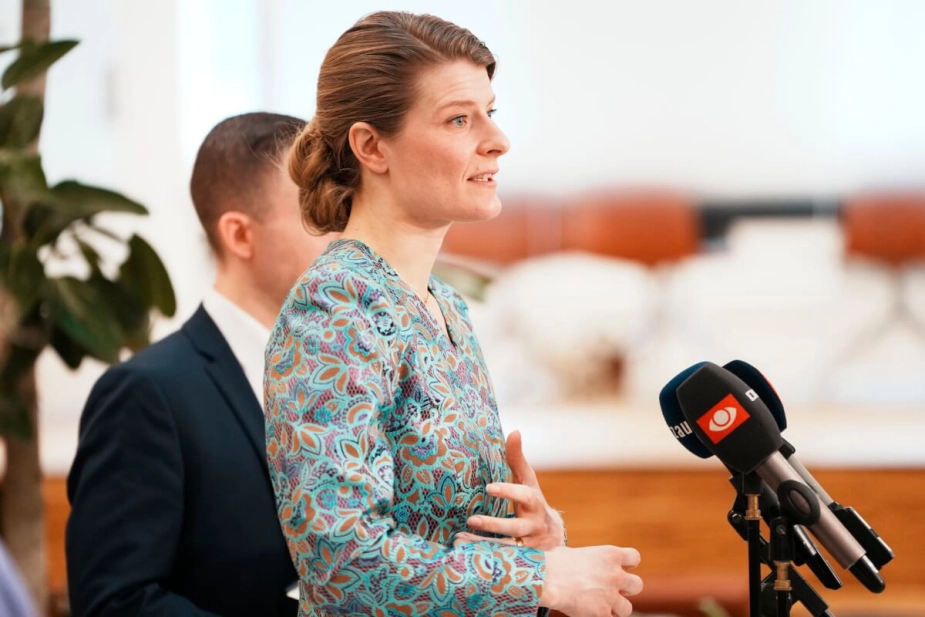 Beskæftigelsesminister Ane Halsboe-Jørgensen (S) havde på forhånd proklameret, at aftalen skal ses som første skridt på vejen mod større strukturelle forandringer af sygedagpengesystemet. Og sådan blev det, skriver redaktør for NB-Beskæftigelse Kasper Rasmussen i analysen.