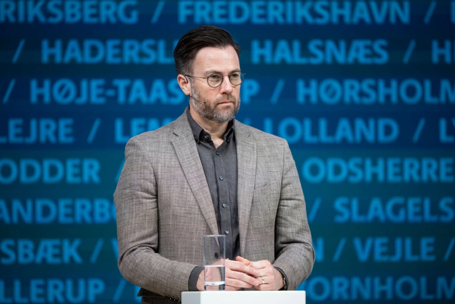 Der er bred enighed om, at der er et stort potentiale i at forenkle beskæftigelsesloven. Men set fra KL’s perspektiv er der også brug for et opgør med den statslige styringsmodel, hvis vi skal have en bedre beskæftigelsesindsats i praksis. Derfor har KL’s arbejdsmarkeds- og borgerserviceudvalg Peter Rahbæk Juel (S) sendt et forslag til en ny enkel og fokuseret styringsmodel til Ekspertgruppen.