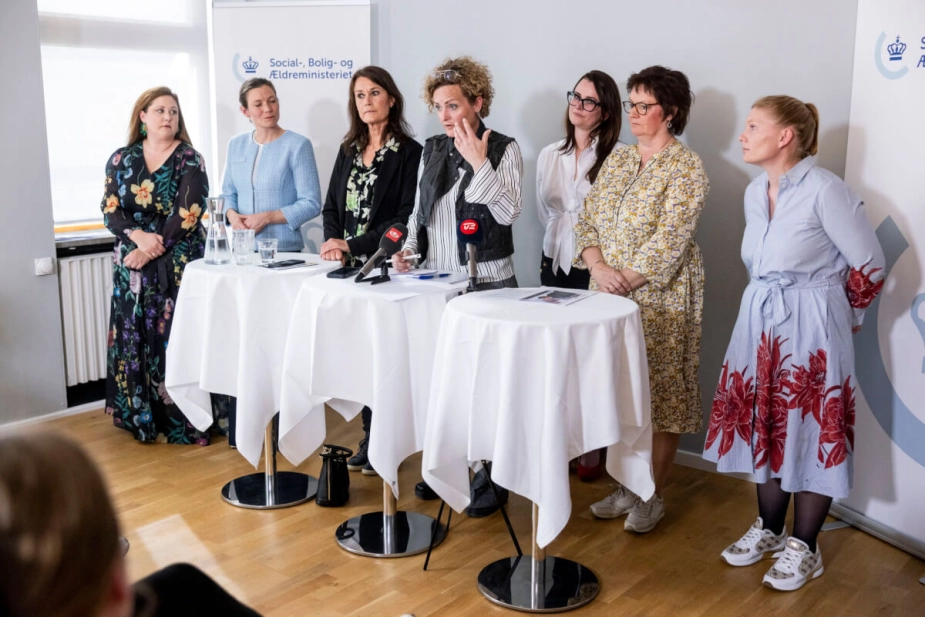 Både Venstre og Socialdemokratiet peger på økonomistyring som en del af løsningen på de stigende udgifter.
