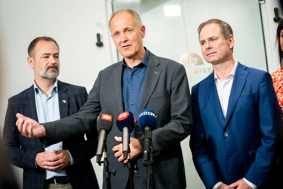 KL-formanden Martin Damm (V) kaldte sidste år økonomiaftalen for 2025 for et sporskifte, som nu betød, at man bremsede blødningen på det specialiserede socialområde med ekstra penge, så man kunne gå i gang med at styrke velfærden. Det sporskifte kan man aflæse i NB-Økonomis opgørelse, men kommunerne er stadigvæk underfinansieret med 3,9 mia. kr. for at nå op på 2018 serviceniveau.