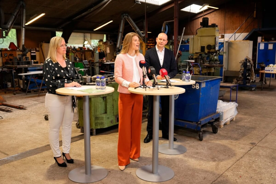 "Flere unge skal stifte bekendtskab med arbejdsmarkedet tidligere. Det gælder ikke mindst i disse tider, hvor mistrivslen har slået rod i for mange unge," siger beskæftigelsesminister Ane-Halsboe Jørgensen (S) om mandagens udspil fra regeringen, der skal få flere unge til at tage et fritidsjob.