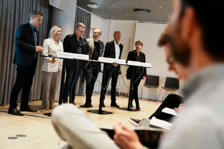 Ved middagstid fremlagde ekspertgruppen for fremtidens beskæftigelsesindsats sine anbefalinger på Den Sorte Diamant i København.