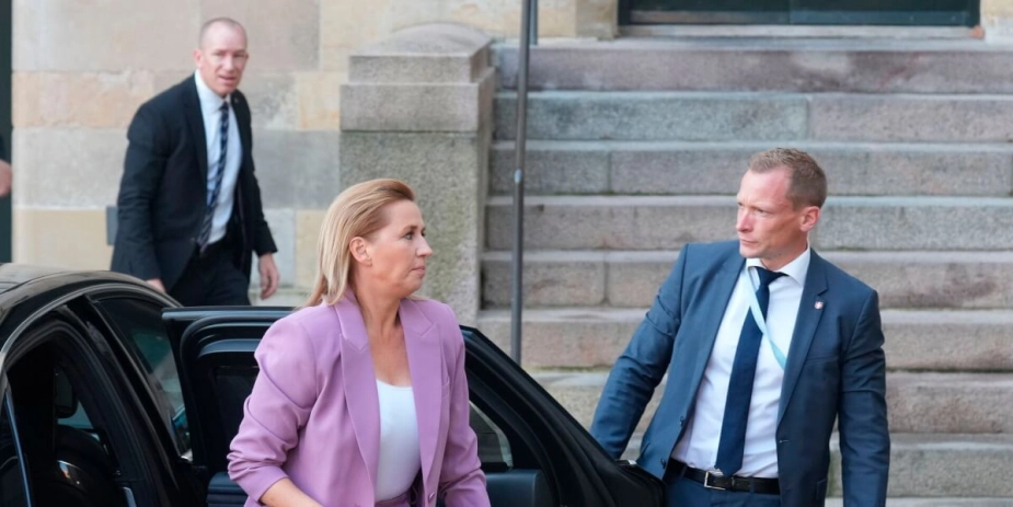 Her ankommer statsminister Mette Frederiksen (S) til Statsministeriet før regeringsrokaden.